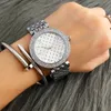 Mode-Design Markenfrauen Mädchen Kristall Zifferblatt Edelstahlband Quarz-Armbanduhr M6056-3