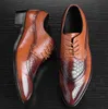 2017 رجال الأعمال أحذية الأعمال الرسمية فستان Oxford Men Leather Brogue Shoes Lace-Up مدبب إصبع القدم البريطاني على النمط البريطاني أحذية بنية أسود