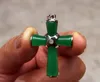 Uma liga incrustada com a cruz do jade verde Jesus Cristo, o pingente de colar de talismã.