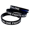 100 st Ingen kämpar ensam med blå linje Silikon Armband Bläckfylld logotyp för Cancer Promotion Gift