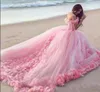 2019 Elegante Quinceanera -Kleider Baby Pink Ballkleider vor der Schulterkorsett verkaufen süße 16 Prom -Kleider mit handgemachter Flo1683679