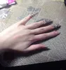 かわいいラインストーンのちょう結び指のネイルリングのための女性クラウンフラワーの性格ネイルアートリングのサイズ変更可能なナックルファッションパーティージュエリー