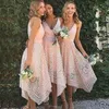 Asymmetrische Hoge Lage Boho Roze Prom Party Jurken Donkere Navy V-hals Korte Bruidsmeisjes Jurken Boheemse Kant Bruiloft Gastjurken Partyjurken