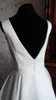 Modern enkel satinbröllopsklänning med öppet ryggstolståg Ruffled Scoop Neck Högkvalitativ skräddarsydd vita brudklänningar Kina