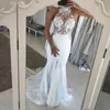 Spitze Neckholder Durchsichtige Brautkleider Sexy Ärmellos Sheer Zurück Bedeckte Knöpfe Meerjungfrau Brautkleider Sweep Zug Hochzeit Vestidos