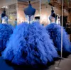 Online Royal Blue Ball Gown Quinceanera Klänningar med Cascading Ruffles Tulle Sweetheart Girls Pageant Klänningar för Teens Layered Prom Dress