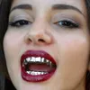 Hip Hop Personalità Zanne Denti Oro Argento Oro rosa Denti Grillz Oro False Denti Imposta Griglie da vampiro Per le donne Griglie dentali Gioielli