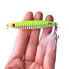 New Metal Ferro de Ferro Lure Lure Spinner Isca 7cm 30g Laser Jigs Sea Spinnerbaits com ganchos de penas