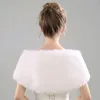 2017 Nouveau Style Veste En Fausse Fourrure Wrap Haussement D'épaules Boléro Manteau Wrap Arc Châle Cape De Mariée Mariage Châle Demoiselle D'honneur Wrap Accessoires De Mariage7573843