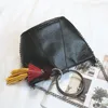 女性のメッセンジャーバッグ女性のファックスレザースエードハンドバッグフリンジタッセルショルダーファッションバッグ女性ファッション韓国クロスボディバッグ送料無料