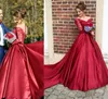 2017 New Arrival Długi Czerwony Suknie Wieczorowe Off Ramię Długie Rękawy Illusion Powrót Z Przyciskami Formalne Prom Party Dresses Red Dywan Sukienki