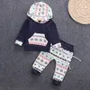 Bawełniane ubrania dla dzieci Zestaw baby z kapturem + spodnie Dwuczęściowe stroje dzieci Zestawy odzieżowe dla dzieci Baby Girls Clothing Newborn Boys Odzież na sprzedaż