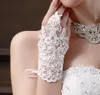 Nouvelle arrivée femme fête dentelle appliques perles longueur de poignet sans doigts avec ruban gants de mariée accessoires de mariage 3 couleurs livraison gratuite