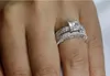 Anel personalizado de joias de luxo inteiras, 10KT, ouro branco, topázio branco, corte de princesa, diamante simulado, casamento, conjunto de anel feminino, presente268S
