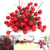 Partihandel-90pcs / Lot Röd Jul Konstgjord Frukt Berry Holly Blommor Välj DIY Craft Home Wedding Xmas Party Decoration Tree Ornament