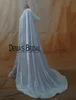 2016 Winter Wedding Cloak Cape Custom Made Hooded med faux pälstrim länge för brud satinjacka 0071344256