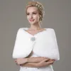 Fausse Fourrure De Mariée Shrug Wrap Cape Stole Bolero Vestes Manteau Parfait Pour L'hiver Mariage Mariée Porter Rouge Blanc Chaud Veste 2019231U