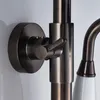 バスルームの降雨シャワーの蛇口セット黒の青銅のシングルハンドルバスシャワーミキサータップの壁