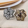 Vente en gros- 2016 Mode Strass Broches Pins Opale Pierre Fleur Écharpe Clips Cristal Trois Boucle Écharpe Clips pour Femmes Filles Cadeaux