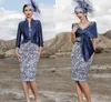 Navy Blue Mother Of The Bride Dresses V Neck Sleeveless Sheath Lace White Knee Length Elegant Wedding Guest Dresses With Jacket Wraps