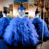 Online Royal Blue Ball Gown Quinceanera Klänningar med Cascading Ruffles Tulle Sweetheart Girls Pageant Klänningar för Teens Layered Prom Dress