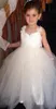 mignon 2017 robes de demoiselle d'honneur cou chérie avec des bretelles transparentes robe de bal jupe longueur de plancher perlé ivoire lacee et tulle robe de petites filles