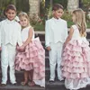 Belle Blanc Et Rose Haut Bas Robes De Fille De Fleur Avec Arc 2017 Organza À Niveaux De Dentelle Appliques Filles Pageant Robes Enfants Robe De Fête