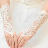 2017 Nova Moda Luvas De Noiva com Contas Românticas Princesa Luvas de Casamento para o Vestido de Noiva Elegante Branco / Marfim Acessórios Do Casamento