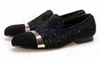 Handgefertigter Black Diamonds Herren-Loafer aus Wildleder mit goldenem Riemen und Satin- und Lederinnensohle für Bankett und Abschlussball