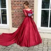 Rotes Ballkleid, gotische Satin-Brautkleider mit langen Ärmeln, schulterfrei, perlenbesetzte Spitze, Prinzessin, arabische Brautkleider, transparenter Rücken, nicht weiß