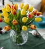 20 adet / grup mini Laleler 34 cm Yapay PU Laleler Çiçek buketi Gerçek Dokunmatik çiçekler Ev Düğün Dekoratif Çiçek gelin buketi Için
