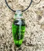 送料無料緑色の背景ガラスダーククールクラゲ魅惑的なペンダントネックレス