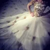 Glitzernde 2017 Gold-Spitze-Applikationen-Ballkleid-Hochzeitskleider Luxus-Crew-Illusion-Langarm-Kapelle-Schleppe-Brautkleider Nach Maß EN3215