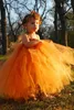 Automne 2017 Mignon Orange Tulle Robe De Bal Robes De Fille De Fleur Halter Cou Puffy Jupe Longueur De Plancher Country Style Pageant Robes De Fille De Fleur