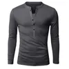 Ganzes einzigartige T -Shirt -Männer Single Breastted v Hals Langarm Henley Shirt European Fashion Dunkelgrau T -Shirt Männer T -Shirt xxl7686607