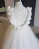 Adorável Branco Meninas Vestidos De Flores Para Casamentos Colher Ruffles Lace Tulle Pérolas Backless Princesa Crianças Vestidos de Festa de Aniversário de Casamento
