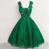 Emerald Green Prom Dress Vestidos Curto De Festa 2021 Długość kolana Wieczór Dreknee Długość Sexy Party Prom Dress Suknie Arabskie Suknie Homecoming Tanie