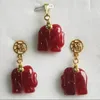 Jade vert naturel / jade rouge sculpté éléphant pendentif 14K GP collier boucles d'oreilles ensemble