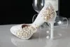 Luxo Pearls Ivory Wedding Shoes para Cristais de noiva Prom Saltos Altos Clover Rhinestones Plus Size Sapatos de dedo pontiagudos 285D