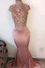 Sexig hög nacke glänsande prom kväll klänningar sjöjungfru ärmlös illusion kristall applikationer satin rosa afrikanska svarta tjejer party klänningar klänningar