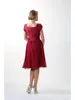 Mörk röd spets chiffon kort blygsamma brudtärna klänningar med korta ärmar enkla a-line knä längd land brudtärna klänningar billigt