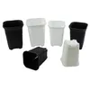 pots de jardin en plastique noir