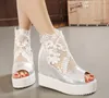 Broderad vit Silver Lace Bröllop Skor Elegant Peep Toe Wedge Heel Bridal Boots 2015 Storlek 35 till 39