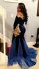 2019 NIEUWE Zuid-Afrika Lange mouwen Prom Jurken Elegante Boot Hals Vloer Lengte Mermaid Royal Blue Velvet Avondjurken met Gouden Kant