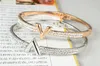 Bracciale a forma di V caldo Nuovo braccialetto femminile con diamanti