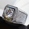 الرجال الفاخرين الصلبة حقًا 925 الجنيه الفضي الجنيه الفضي المجوهرات الأبدية 88 ملم 2CT Sona Diamond Rings Finger Cocktail Ringtain for Men Boys1127894