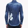 Män västerländsk lapp denimskjorta sammansatt av orolig blekt denim dramatiserade grafitti -klottring och design shirt276k