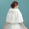 Elegante witte parel bruids wikkelsjaal jas jassen bolero's haalt zijn schouders op reguliere namaakbont stola capes voor bruiloftsfeest 2909030