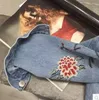 Оптовая продажа uwback с цветочным вышивкой джинсовая куртка женщина 2017 новый бренд джинсовые пальто мойер джинсы ветрозащиты негабаритные куртки женщины TB1274
