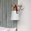 Nordic Iron Wood Leather Belt Wall Sconce Ljus Metalllampa Stuga Amerikanska Country Cafe Bar Bedside Soffa sida Hotell Sovrum Vit Svart